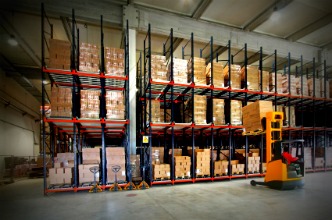 Blog21-Large-Warehouse-with-Fork-Lift-a