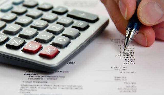 calculator-budget-writing.jpg